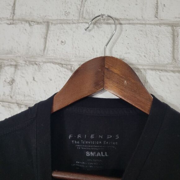 FRIENDS black graphic tee - Picture 4 of 8